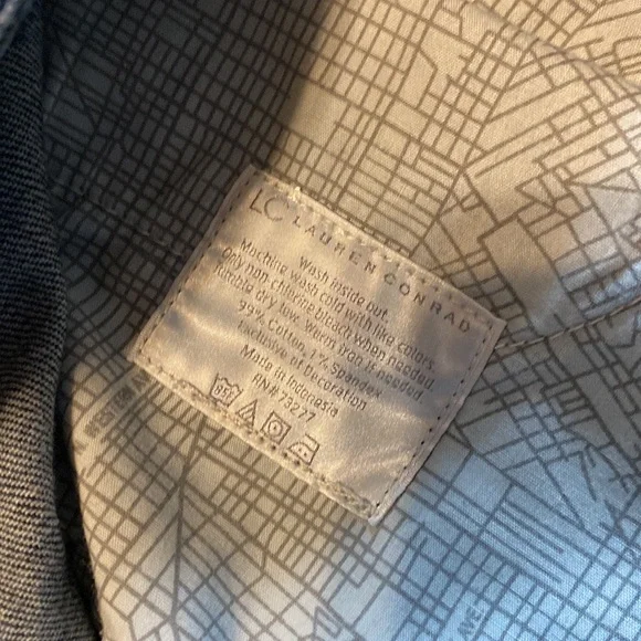 LC Lauren Conrad 5 pocket dark wash Jean capris. - Picture 3 of 4